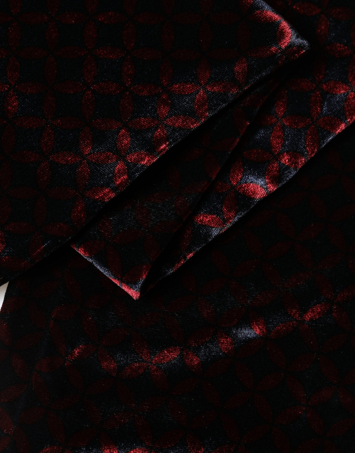 Dolce & Gabbana Black Red Rayon Geometric Pattern Fringe 140cm X 16cm  Scarf