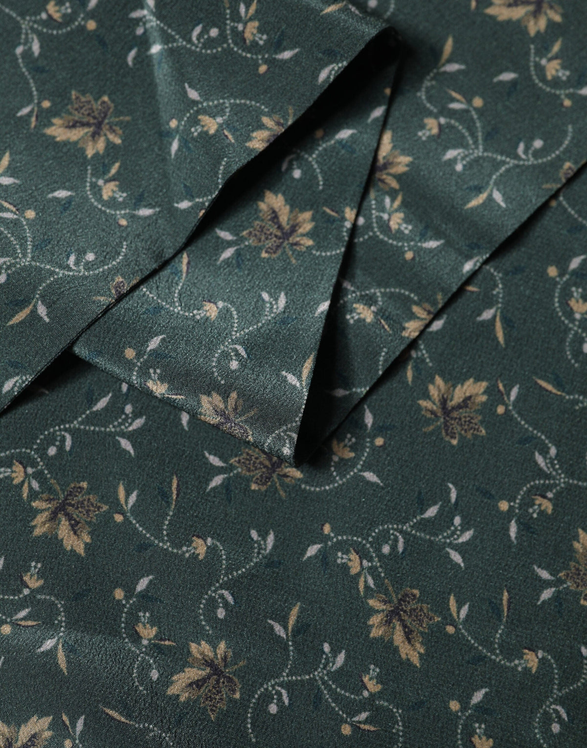 Dolce & Gabbana Green Silk Floral Pattern Fringed 135cm X 16cm  Scarf