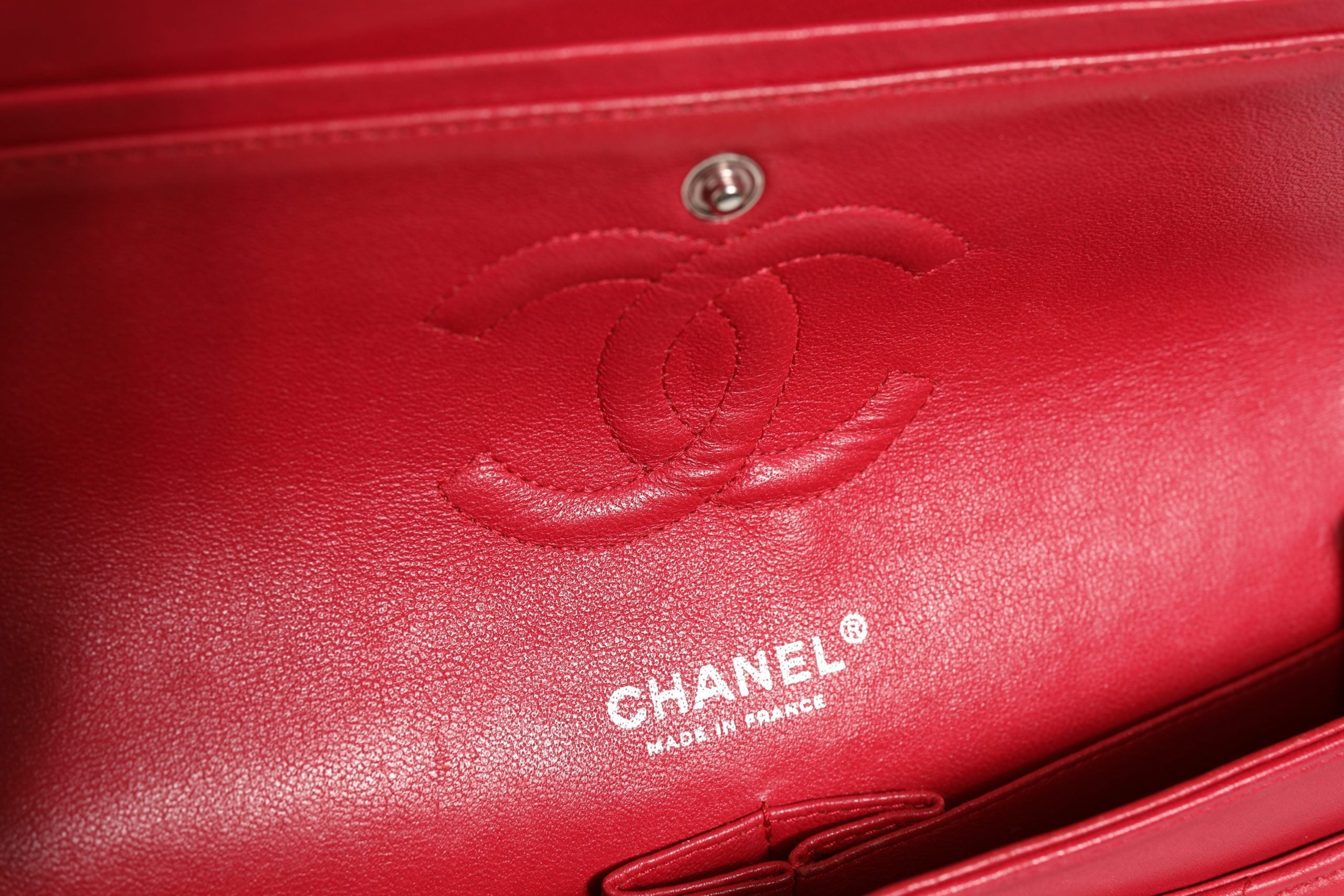 Chanel Classic 25 Medium Flap Bag